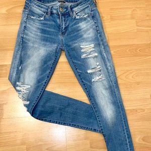 light wash ripped skinny jeans